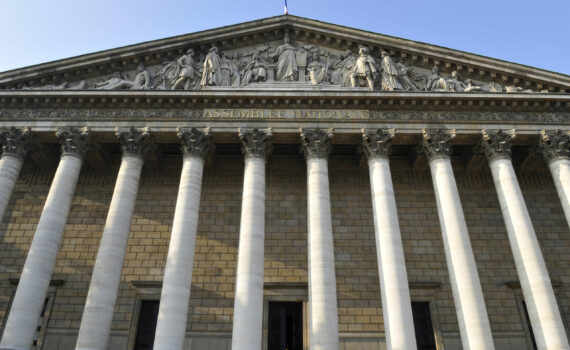 19/09/2008 : Le peristyle, la colonnade et le fronton du Palais Bourbon façade